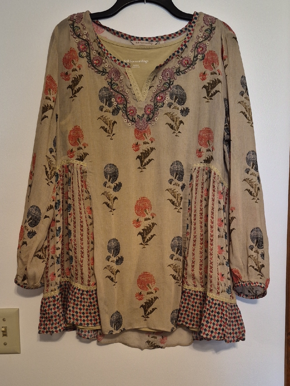 Soft Surroundings Beige Tunic with Coral & Navy Floral Embroidery SZ M